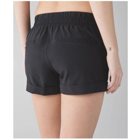 Lululemon Spring Break Away Short Size 8 Black 2.5” First Release - Picture 2 of 12
